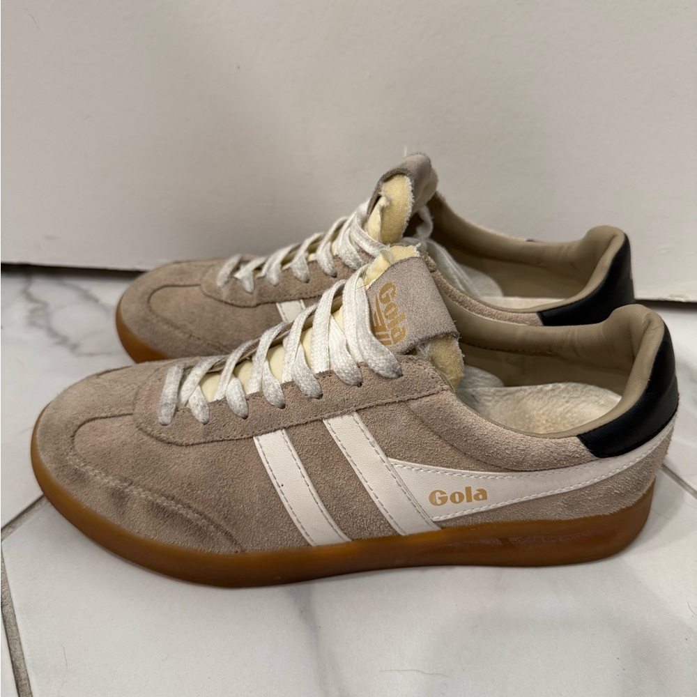 Gola Beige Suede Trainers with White Stripes and Black Heel women’s 8 - Picture 3 of 6